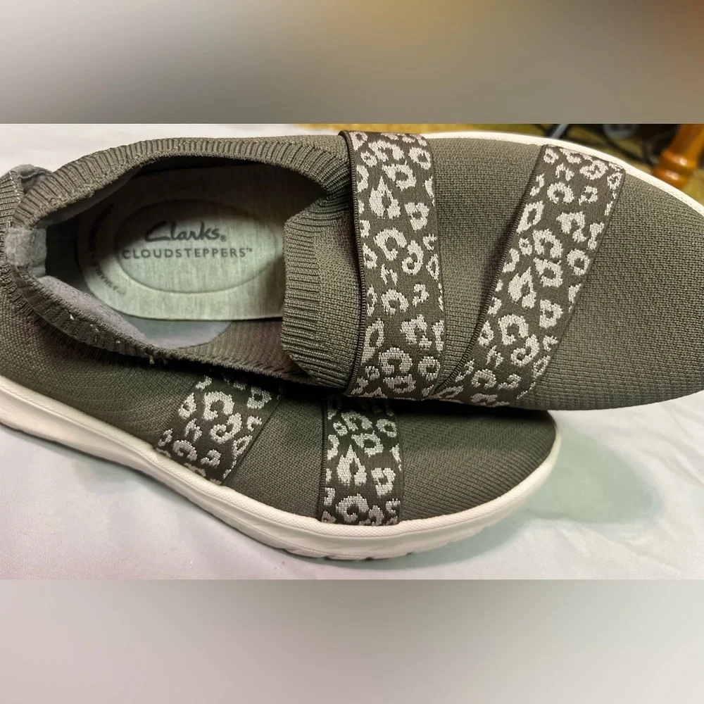Clarks Cloudsteppers Washable Knit Slip-Ons Adella Stride Dark Olive. Size 9 GUC - Picture 7 of 8